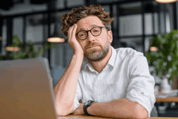 a solopreneur confused at his laptop